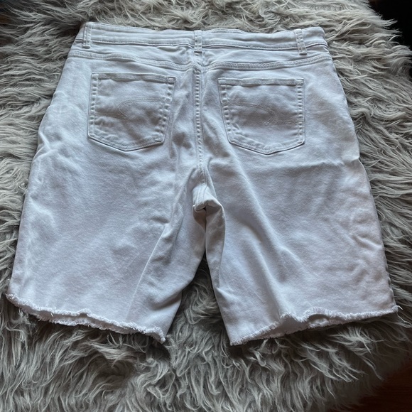 Time and Tru high rise white shorts 18 - Picture 7 of 7